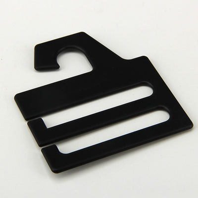 Cintres en plastique noirs faits sur commande de lien de picoseconde de 6.1*7.4CM avec le logo